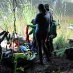 A horse stuck in the mud is rescued by the technical animal rescue team.