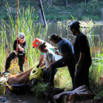 A horse stuck in the mud is rescued by the technical animal rescue team.