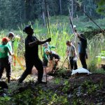 A horse stuck in the mud is rescued by the technical animal rescue team.